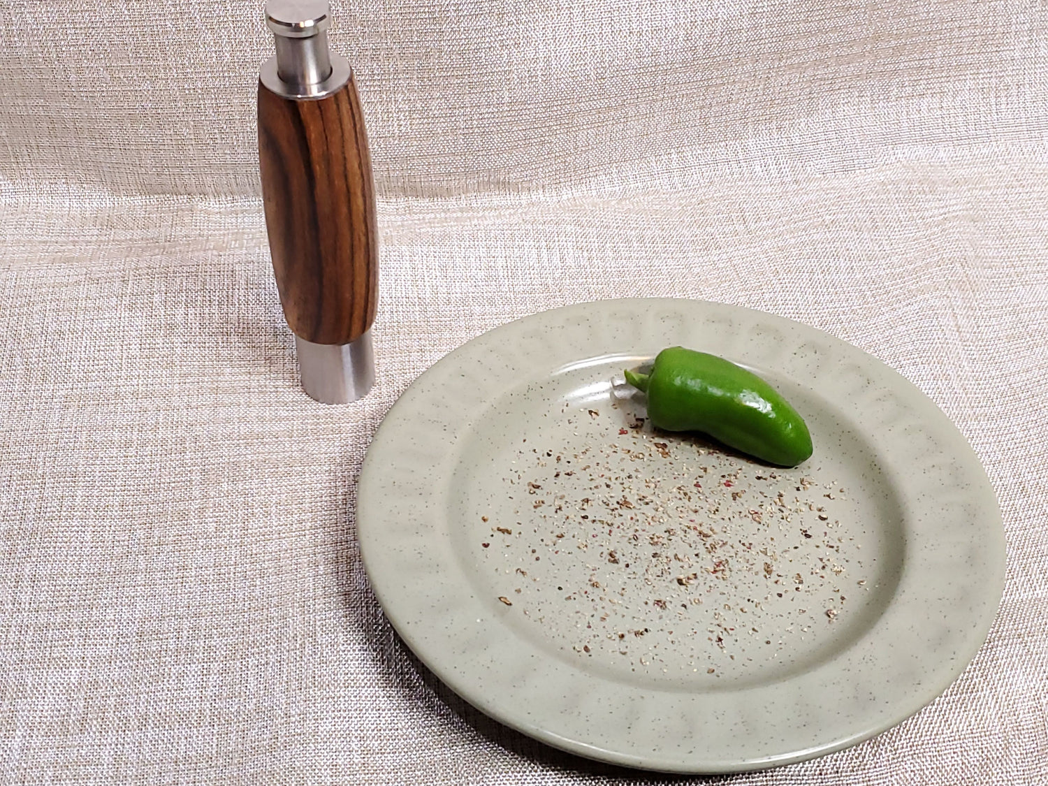 Press & Grind Mill/Grinder for salt or pepper image 1