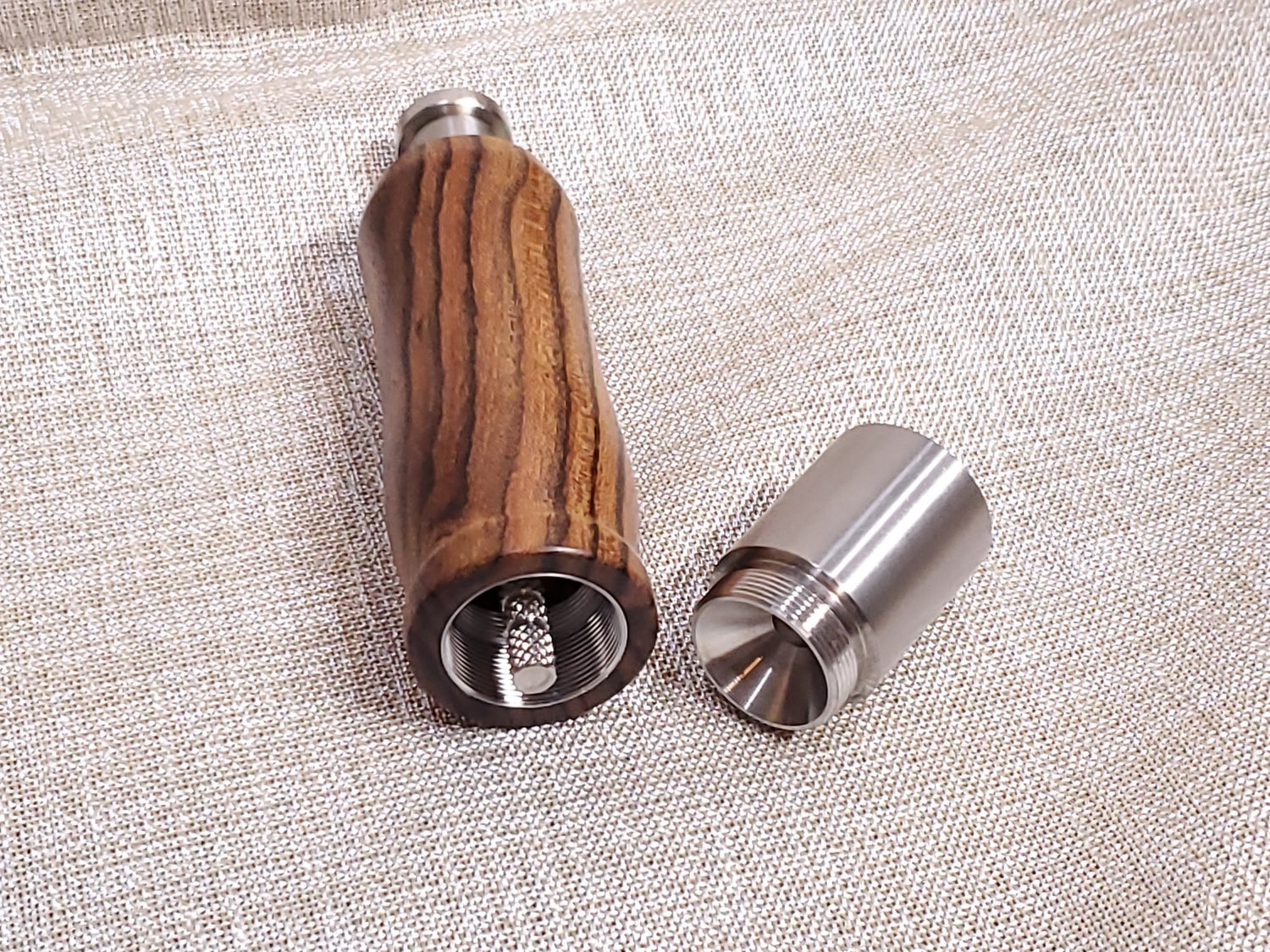 Press & Grind Mill/Grinder for salt or pepper image 2