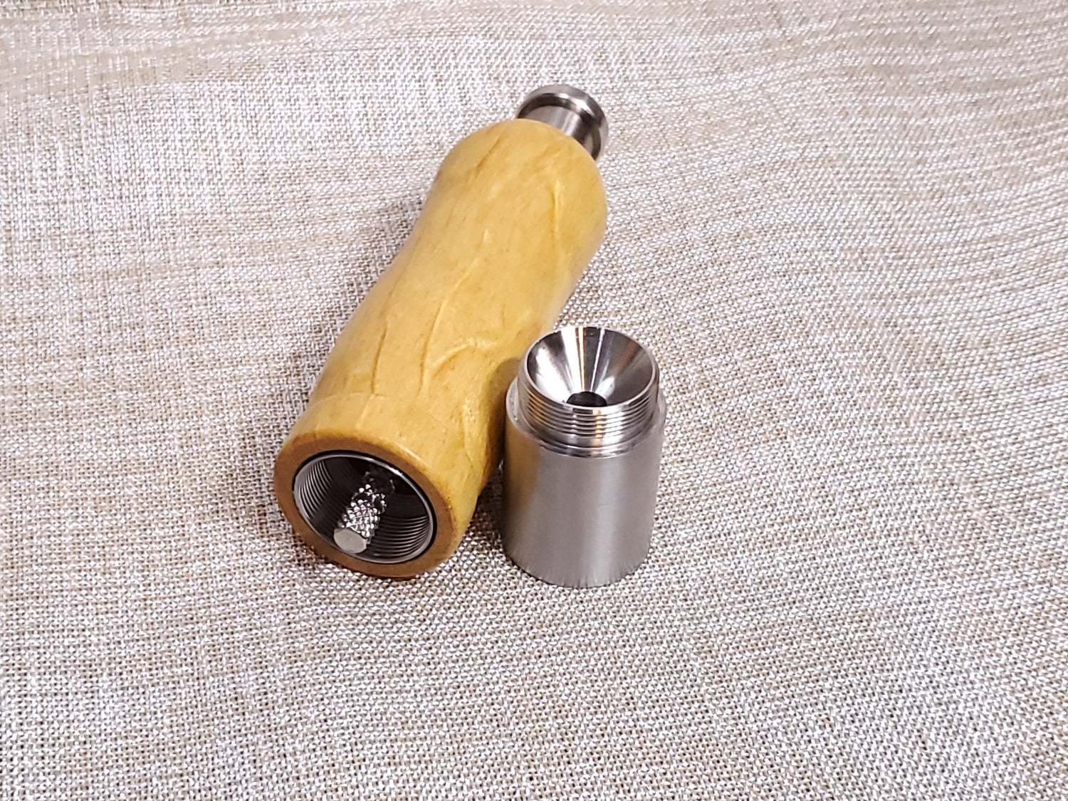 One Handed Peppermill/Grinder for salt or pepper image 1