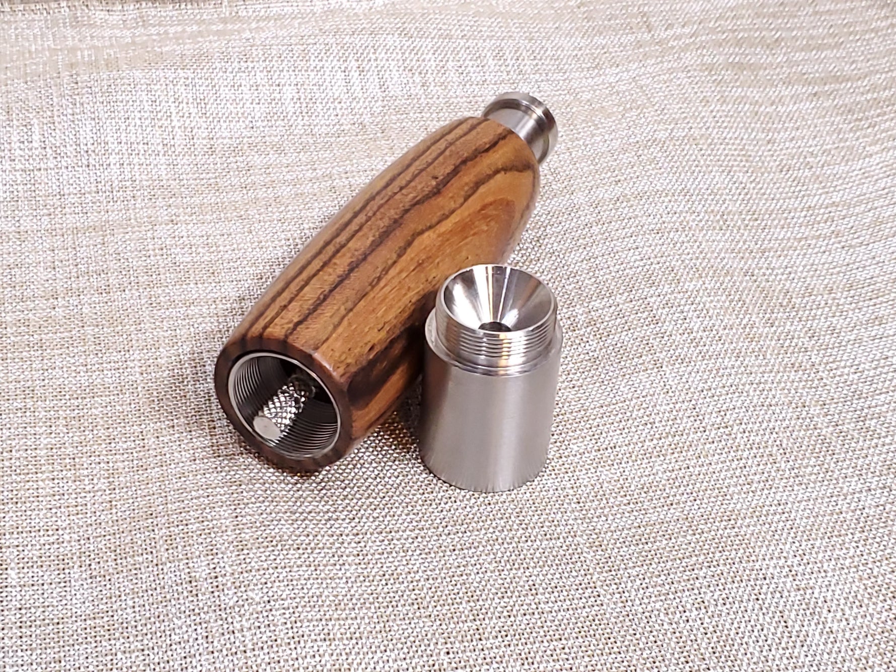 Press & Grind Mill/Grinder for salt or pepper image 2